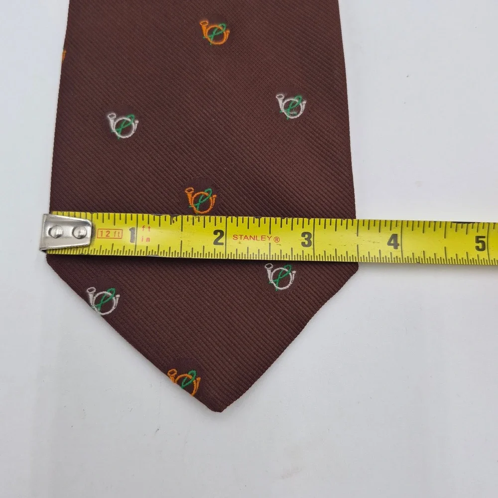 Manhattan Mens Brown Hunting Horn Embroidered Ribbed Silk Blend Necktie 3.25in
